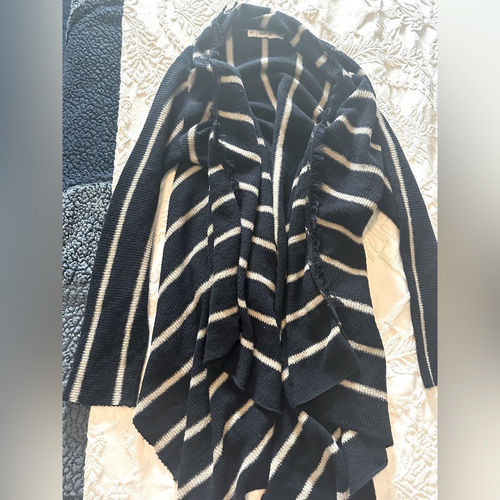 Cute Zara knit navy blue striped sweater long and flowy in the front, size small